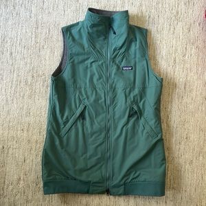 Longer, mid length reversible Patagonia vest, size XL green and grey